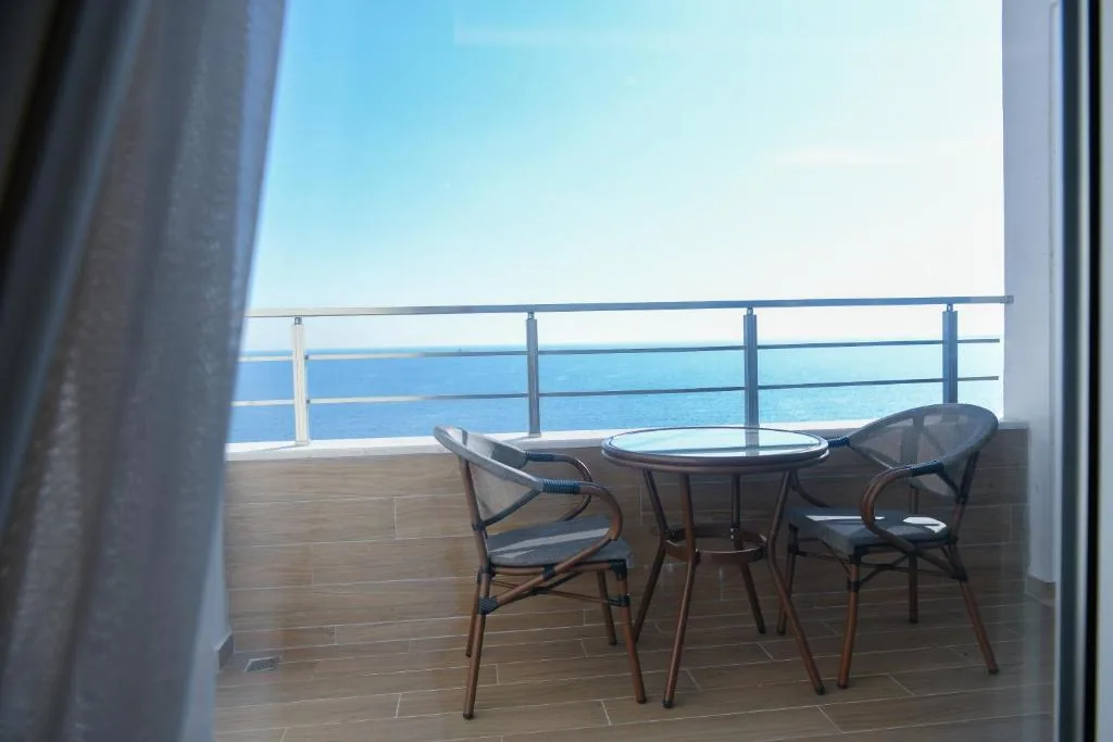 Superior Suite with Sea View — Hotel Zanzi